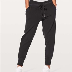 🍁 NWT Press Pause Jogger II - Size 8/ Black